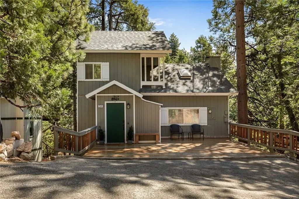 2343 Spring Oak, Running Springs