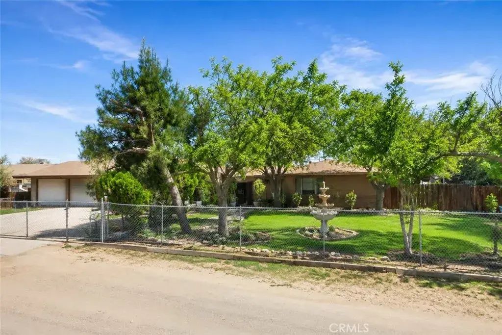 7776 Hemlock, Hesperia