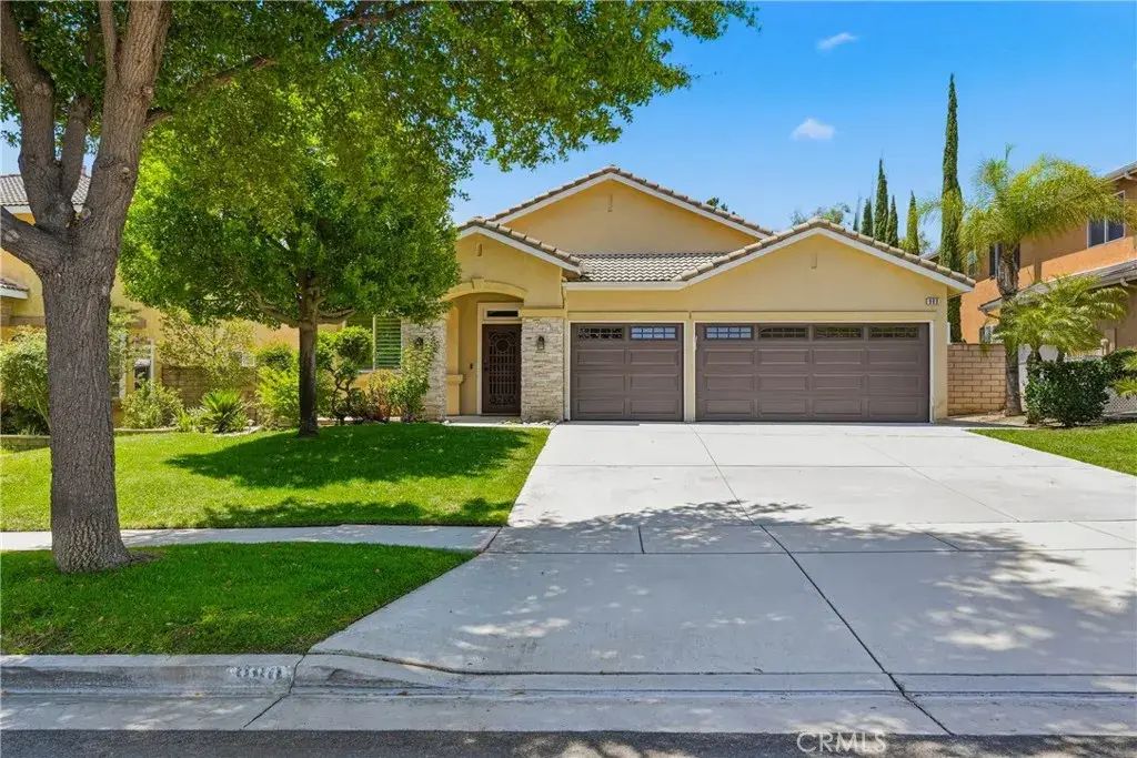 980 Hemingway, Corona