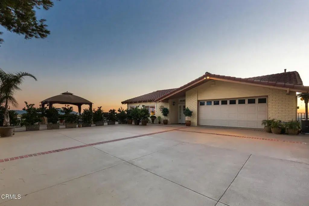 1234 E Tujunga Avenue, Burbank