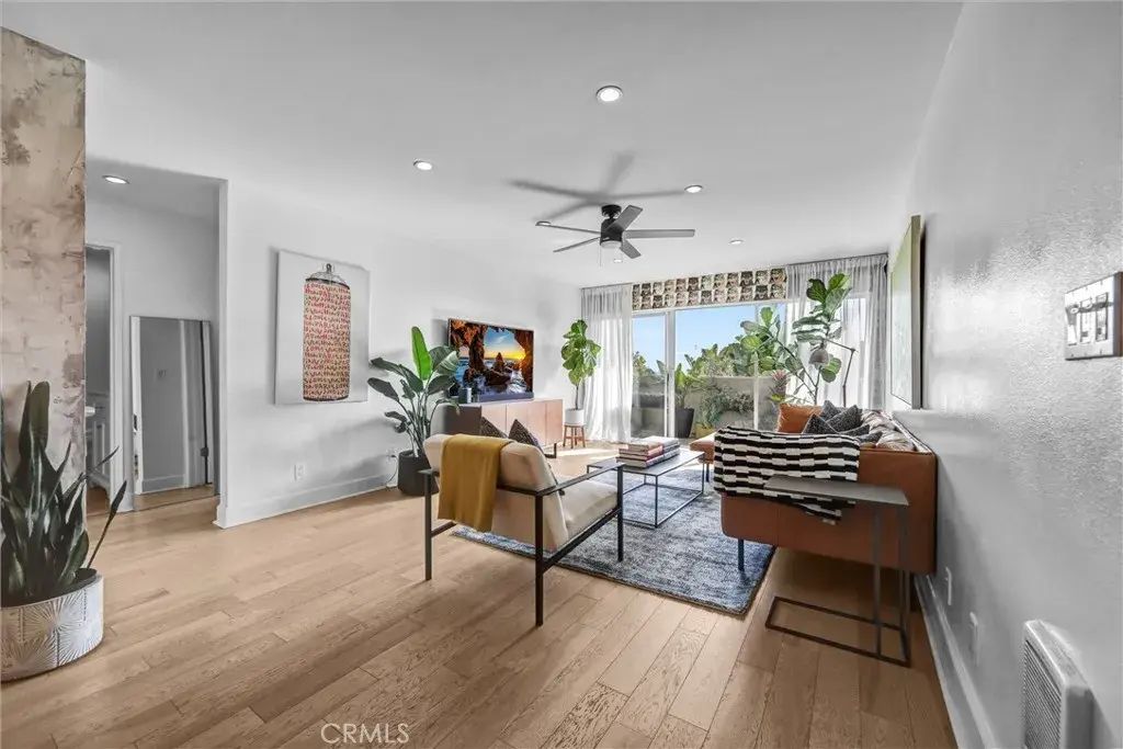 8400 De Longpre 212, West Hollywood