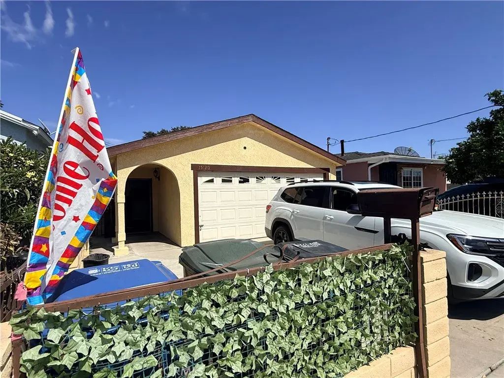 15120 Bellota Ave, Paramount
