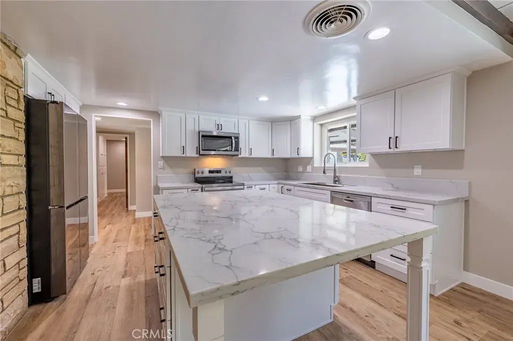 3860 Valley Lights Drive, Pasadena