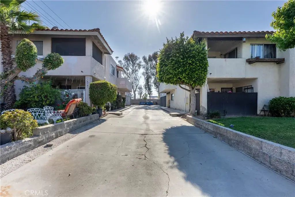 18981 Valley Cir C, Huntington Beach