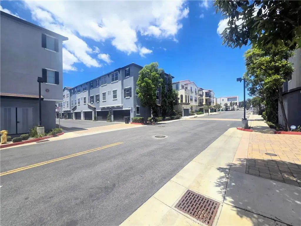 3003 E Pacific Coast Highway, Signal Hill