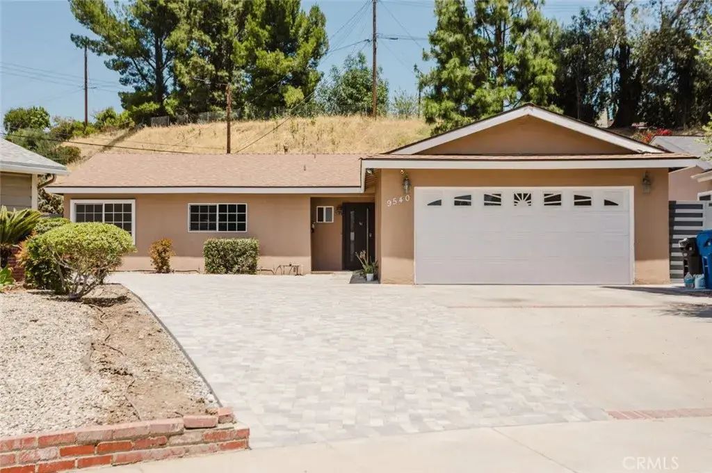9540 Debra Avenue, North Hills