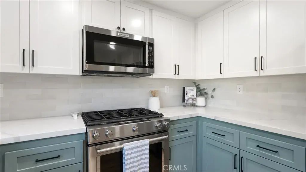 25768 Miguel Court, Valencia