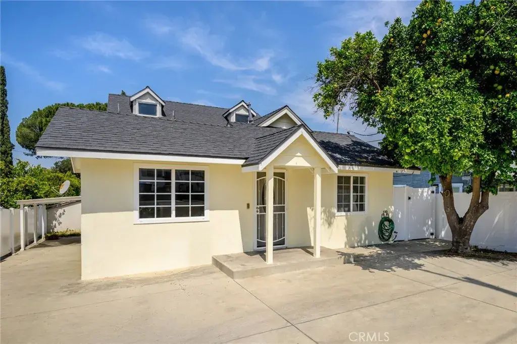 10227 Helendale Avenue, Tujunga