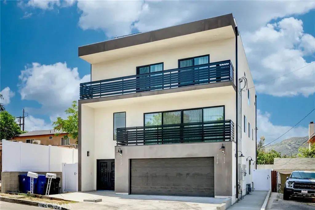 7612 Machrea, Tujunga