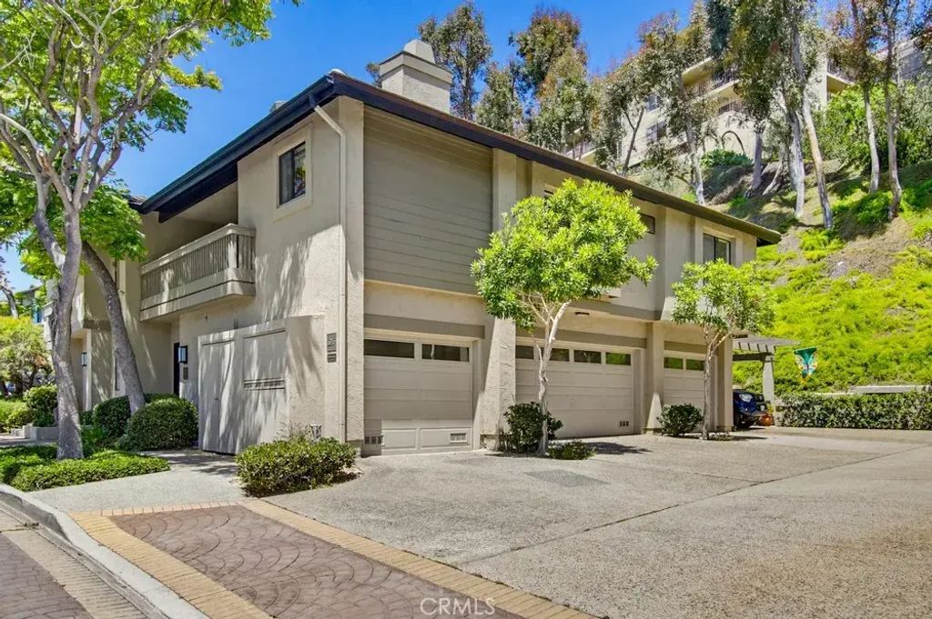 6048 Cirrus Street, 