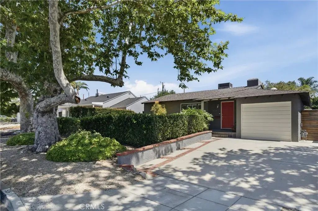 526 N Toluca Park Drive, Burbank