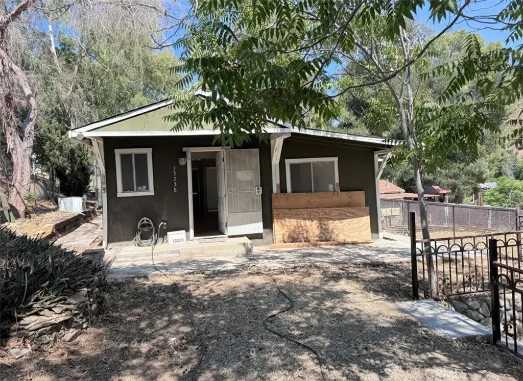 13238 Reservoir Avenue, Sleepy Valley