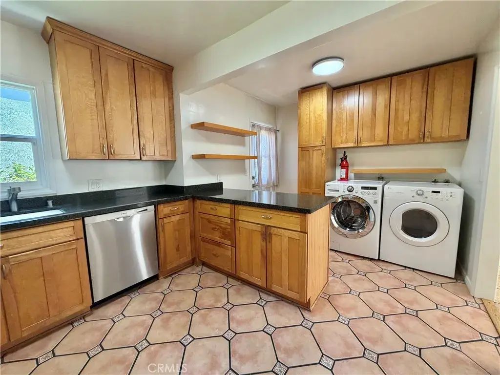 7619 Midfield, Los Angeles