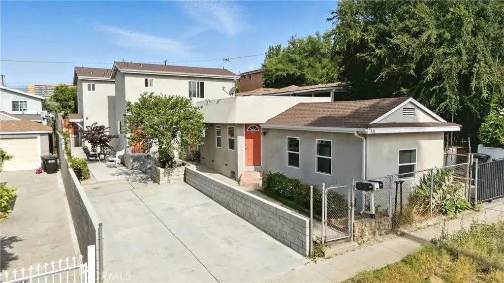 833 N Humphreys, Los Angeles
