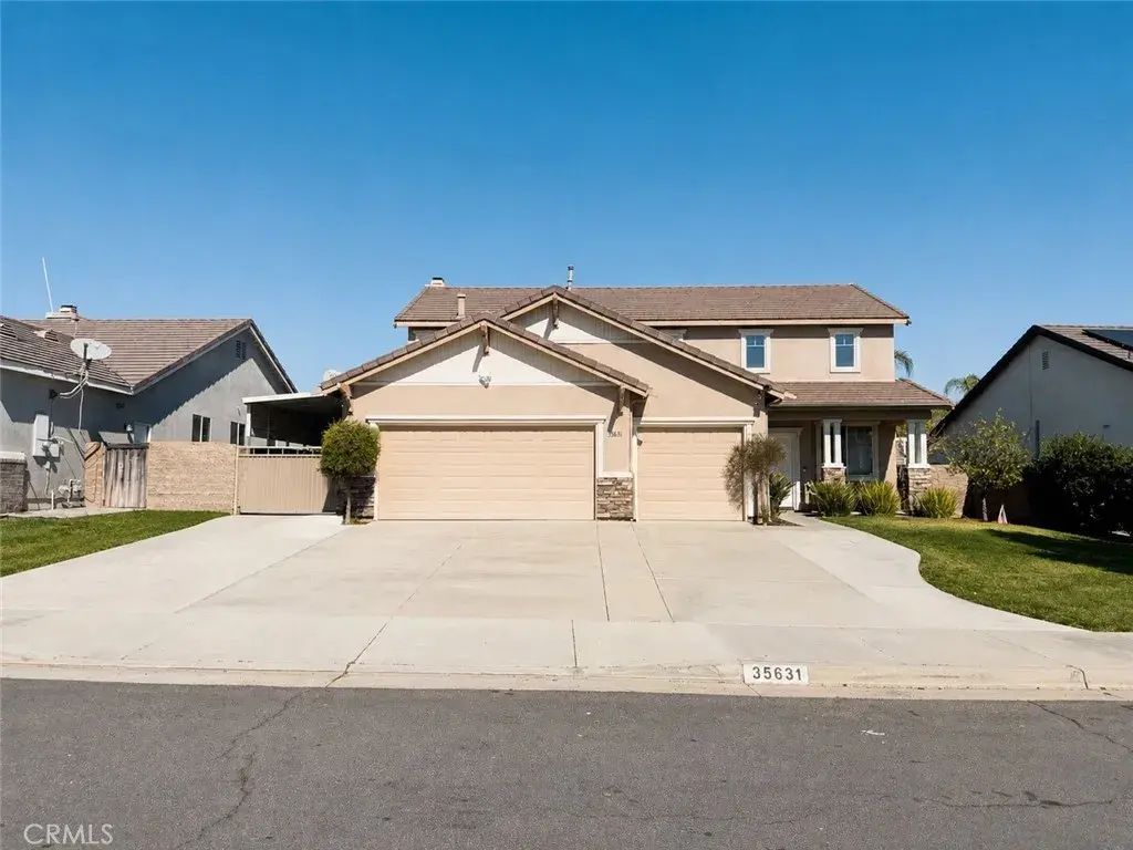 35631 Date Palm, Winchester