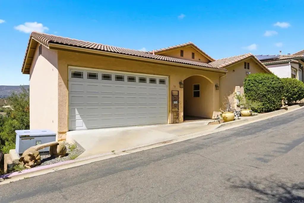 15615 Vista Vicente Drive 17, Ramona