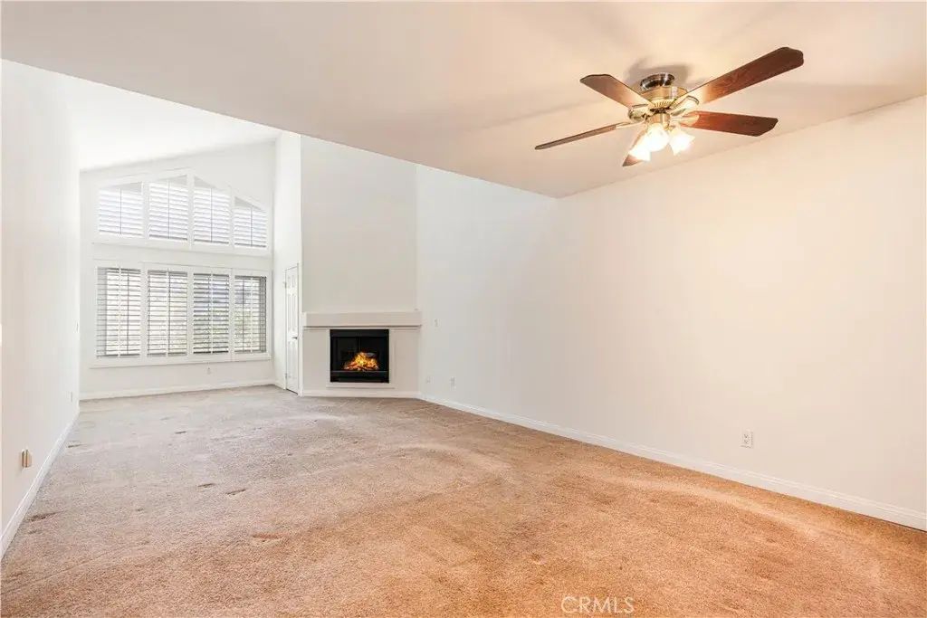 5530 Owensmouth Avenue 324, Woodland Hills