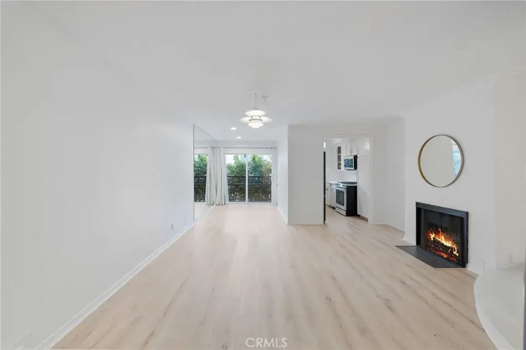 1355 N Sierra Bonita 208, Los Angeles