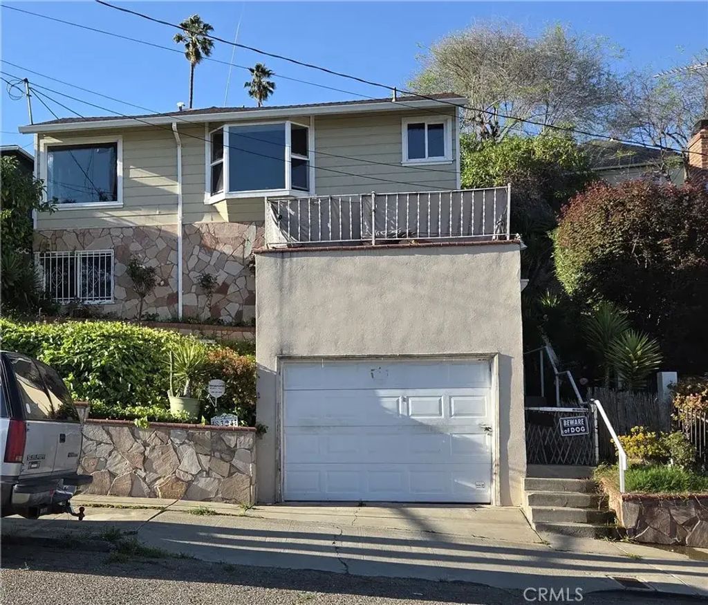 8354 Ney, Oakland