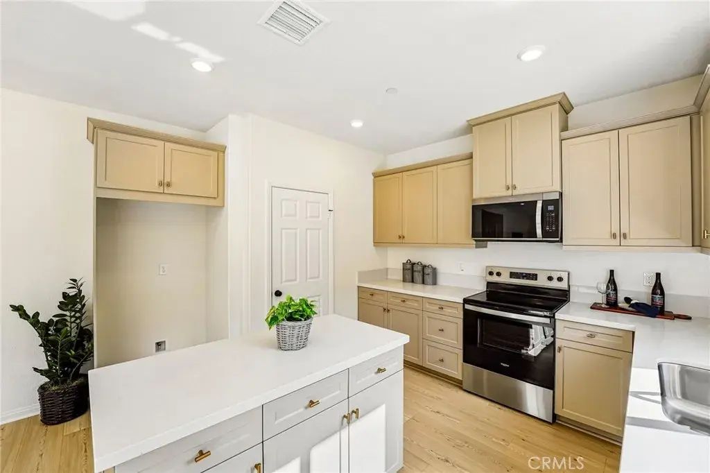 884 Porta Marina Lane, Lake Elsinore