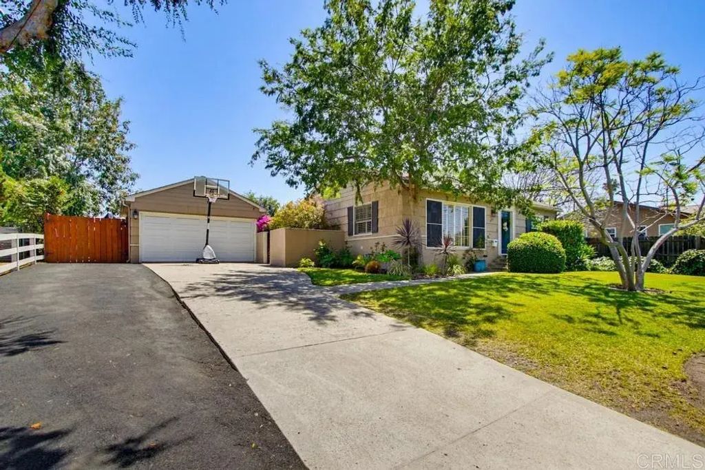 8917 Lemon Avenue, La Mesa