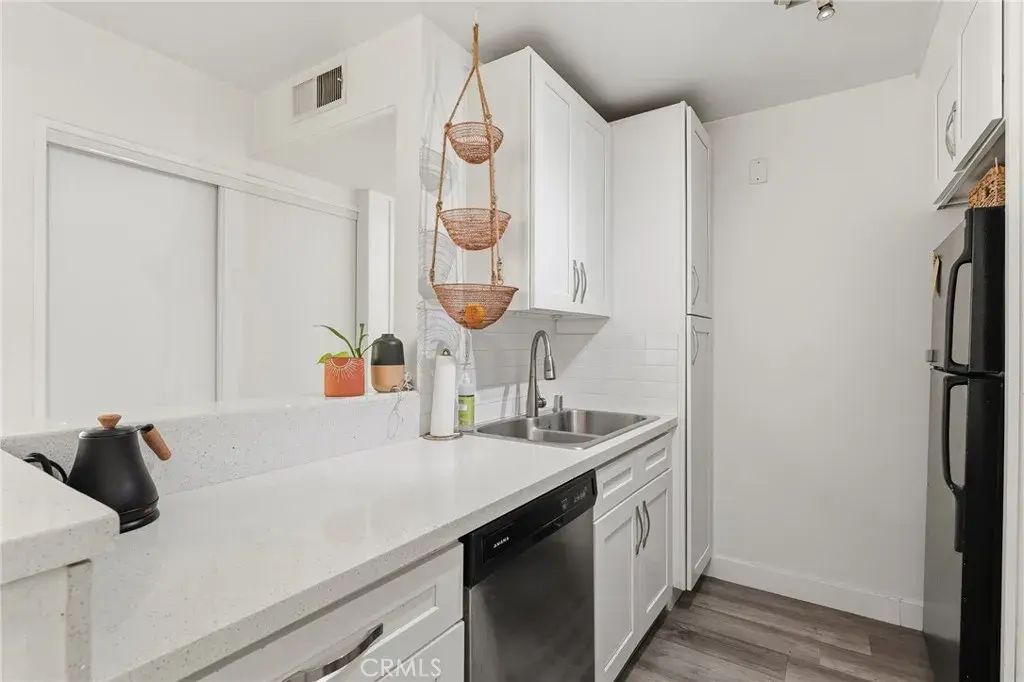 18620 Hatteras Street 157, Tarzana