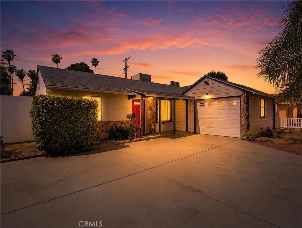 17516 Cantlay, Lake Balboa