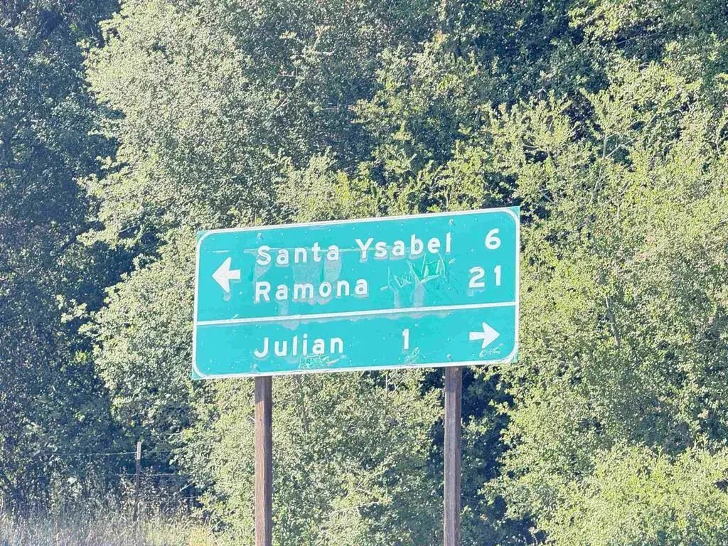 Azalea, Julian