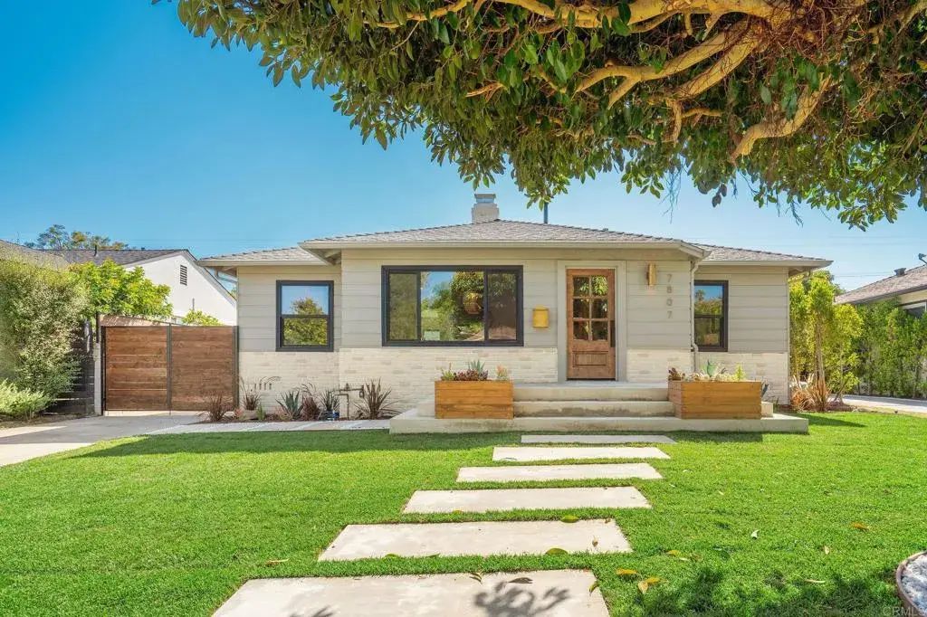 7807 Agnew Ave, Los Angeles