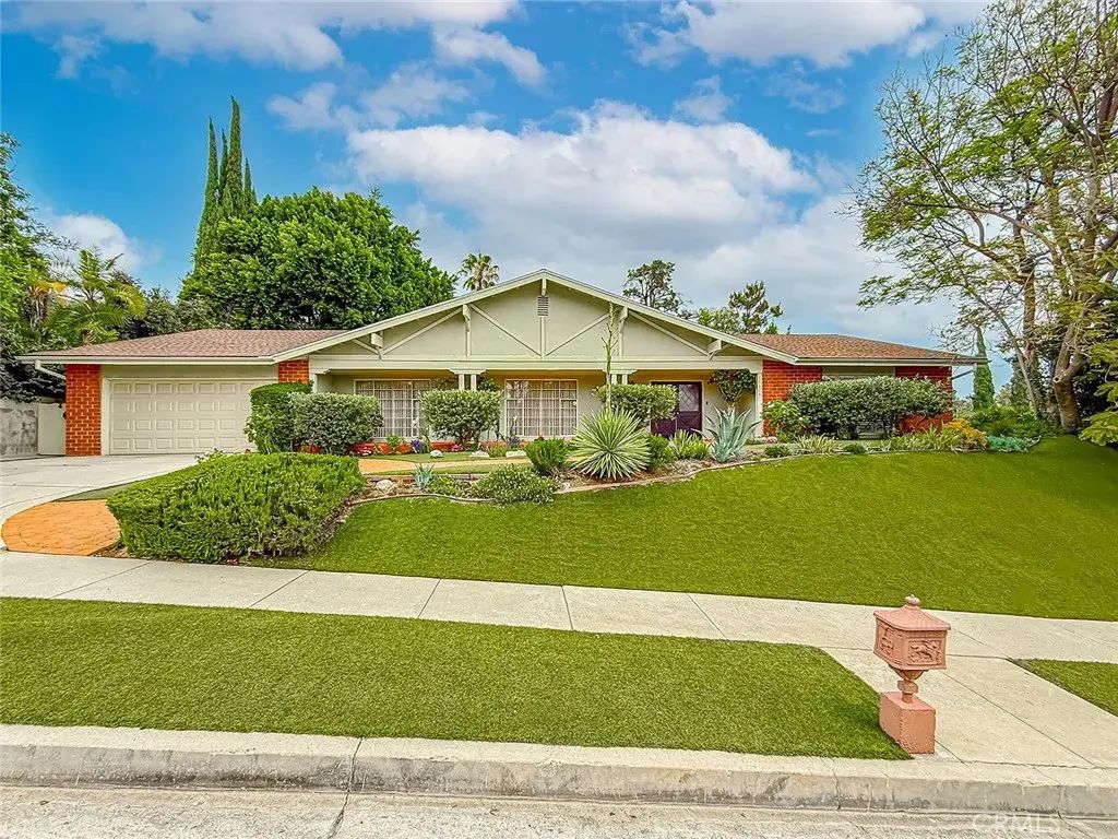 17323 Citronia, Northridge