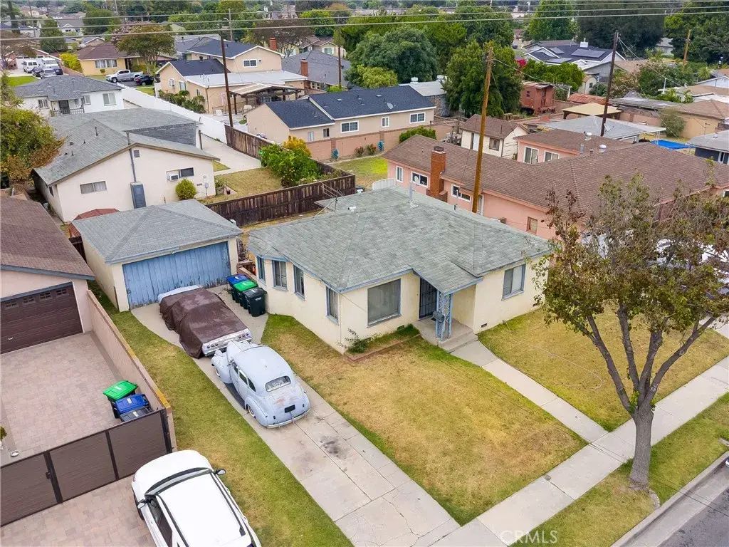 9121 Walnut, Bellflower