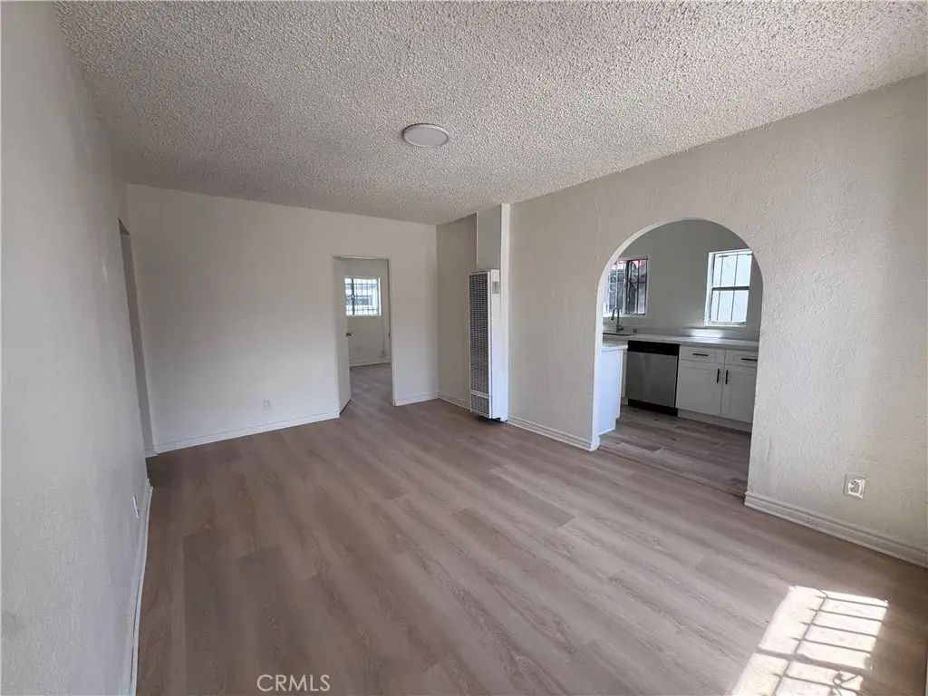 8220 Wall, Los Angeles
