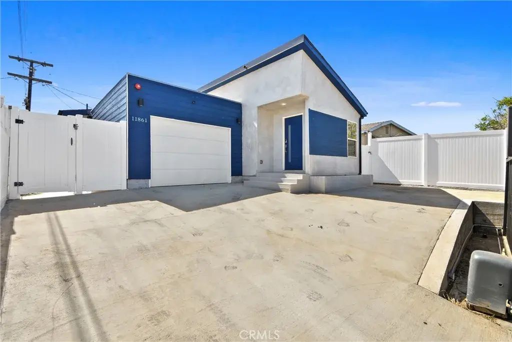 11861 S San Pedro, Los Angeles