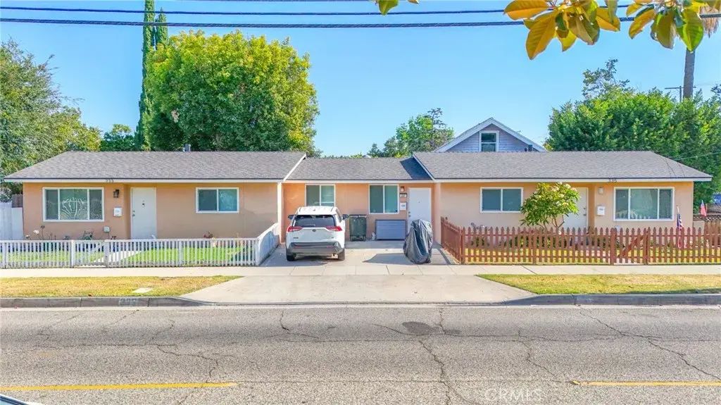 333-335,337 E La Veta, Orange
