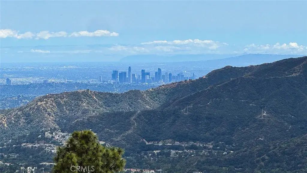 5660 Pine Cone Road, La Crescenta