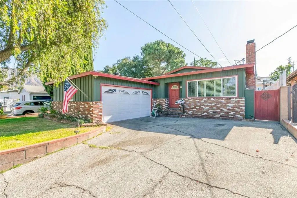 10706 Rhodesia Ave., Sunland