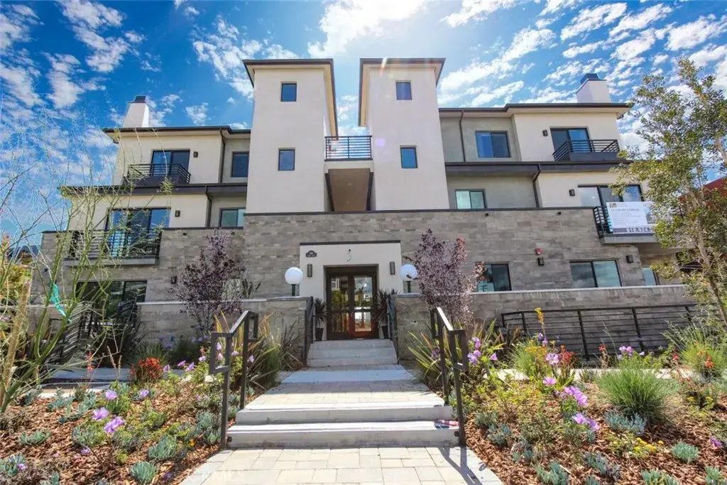 330 Salem Street 102, Glendale