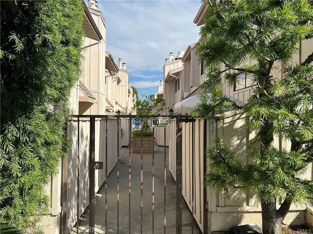 511 E Live Oak 17, Arcadia