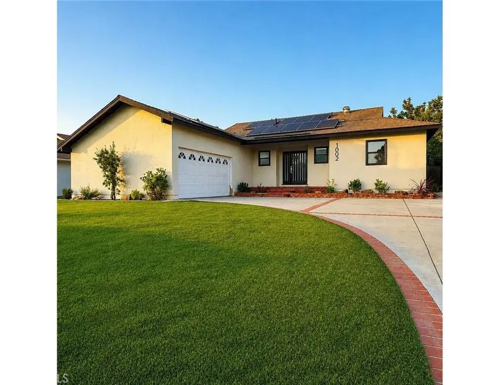 10020 Whitaker Avenue, North Hills