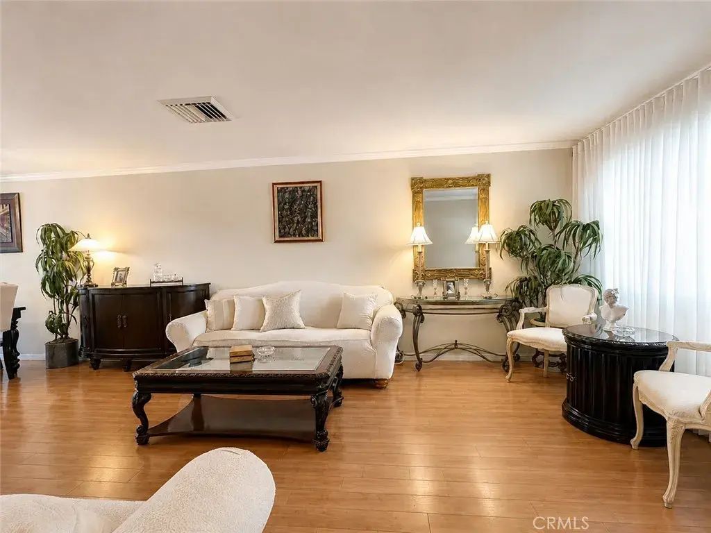17041 Roscoe Boulevard 3, Northridge