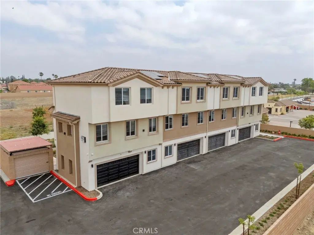 8423 Tamarind Avenue, Fontana