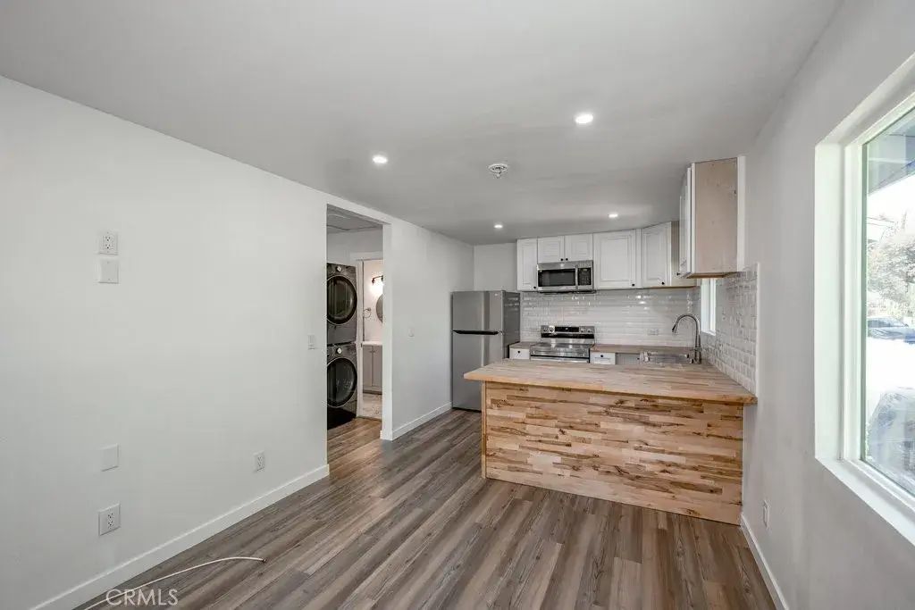 1069 Erringer Road 1, Simi Valley