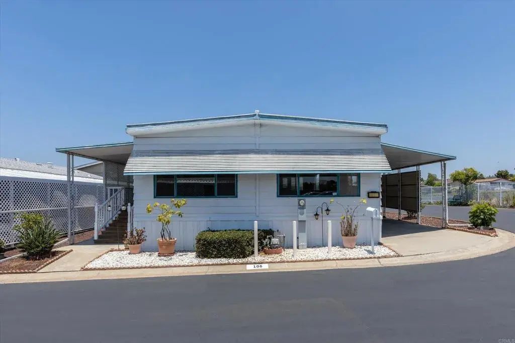 1010 E Bobier 106, Vista