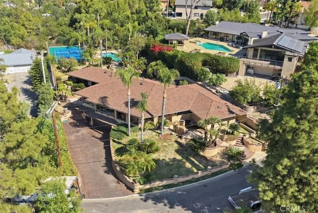 4818 Nomad, Woodland Hills