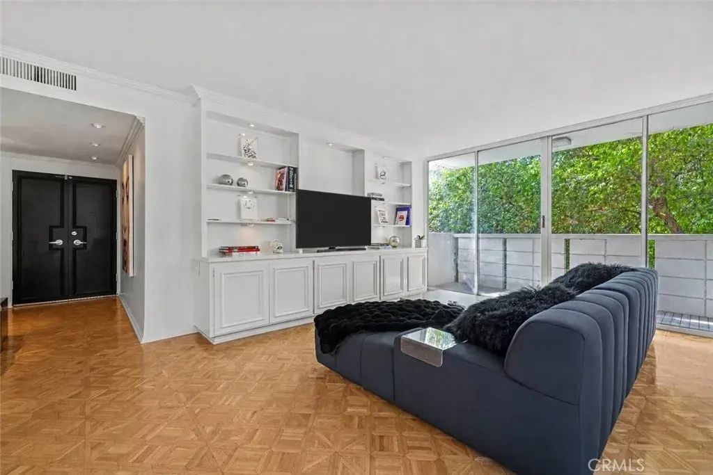 8787 Shoreham Drive 201, West Hollywood