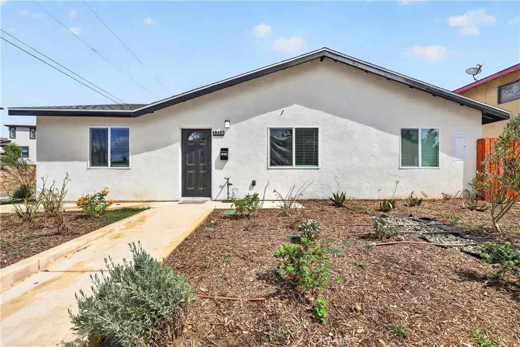 1318 Jacqueline, Pomona