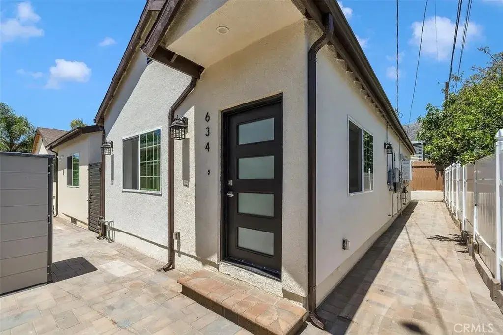 634 E Valencia Avenue, Burbank