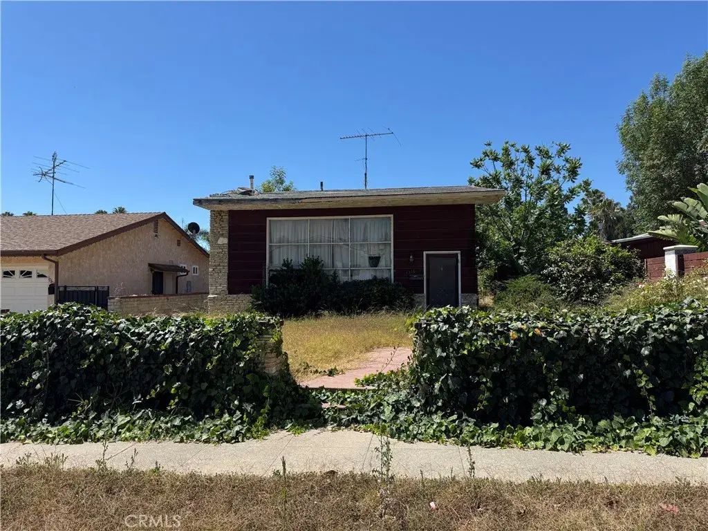 17316 Los Alimos, Granada Hills