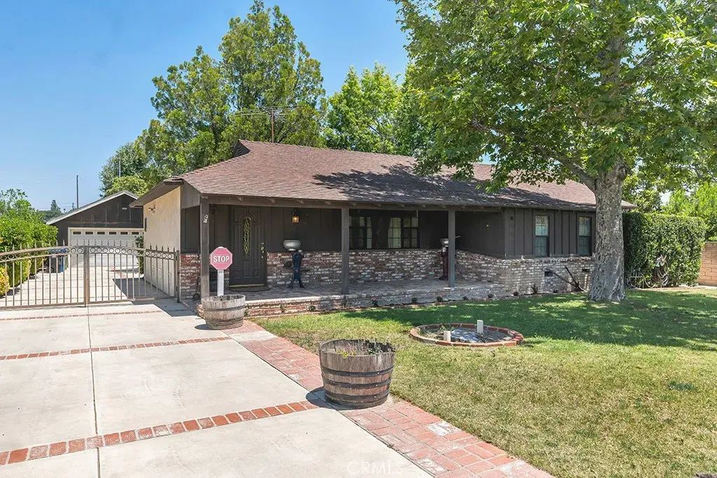10340 Independence Avenue, Chatsworth