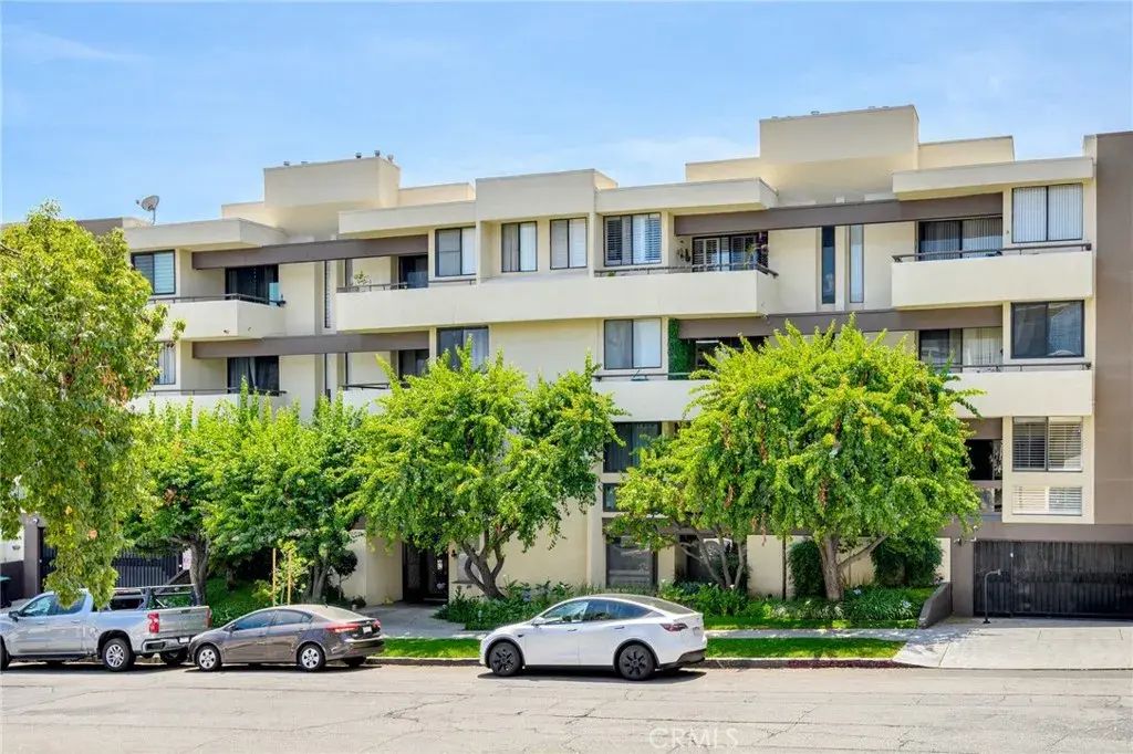 1305 N Columbus Avenue 109, Glendale